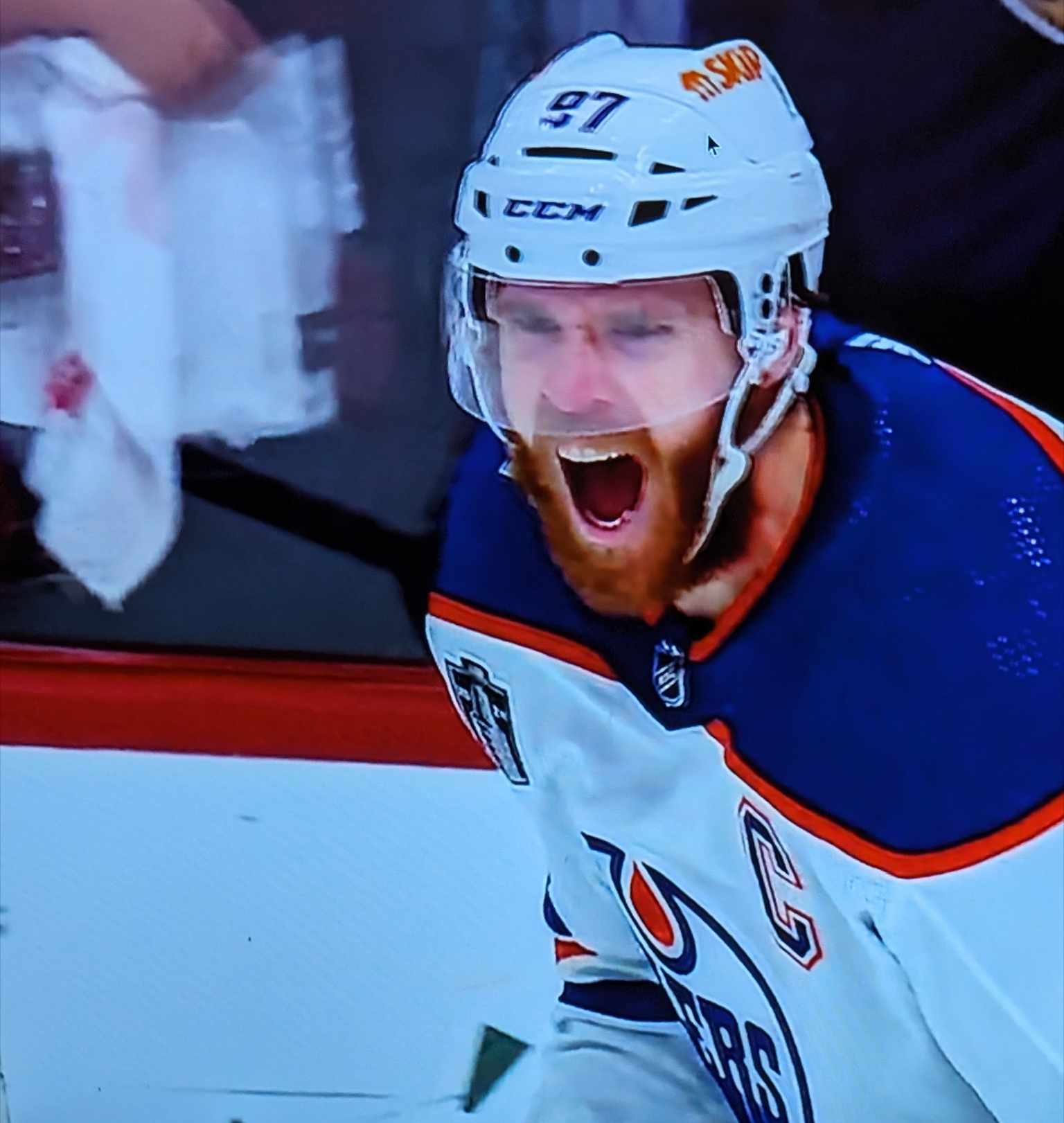 Oilers win game 5 taking Panthers to game 6 image